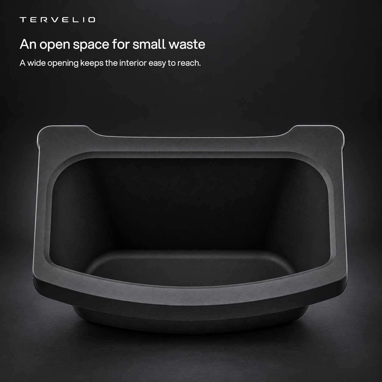An open space for small waste. A wide opening keeps the interior easy to reach.