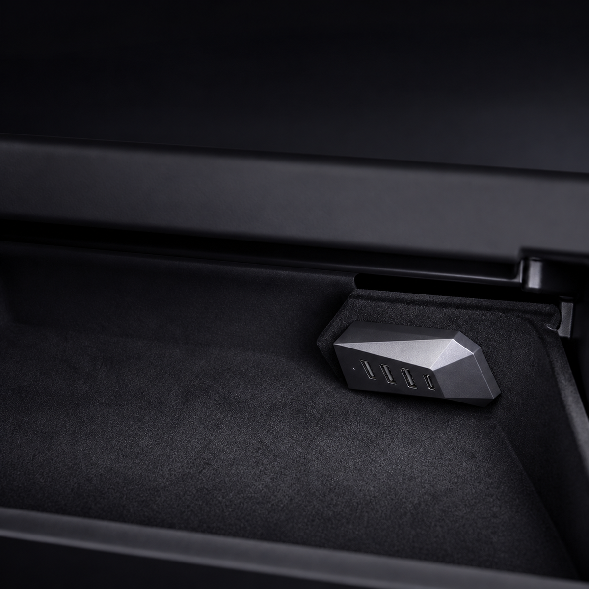 Keep the storage area accessible. Check the hub position, cable route and glovebox closure.